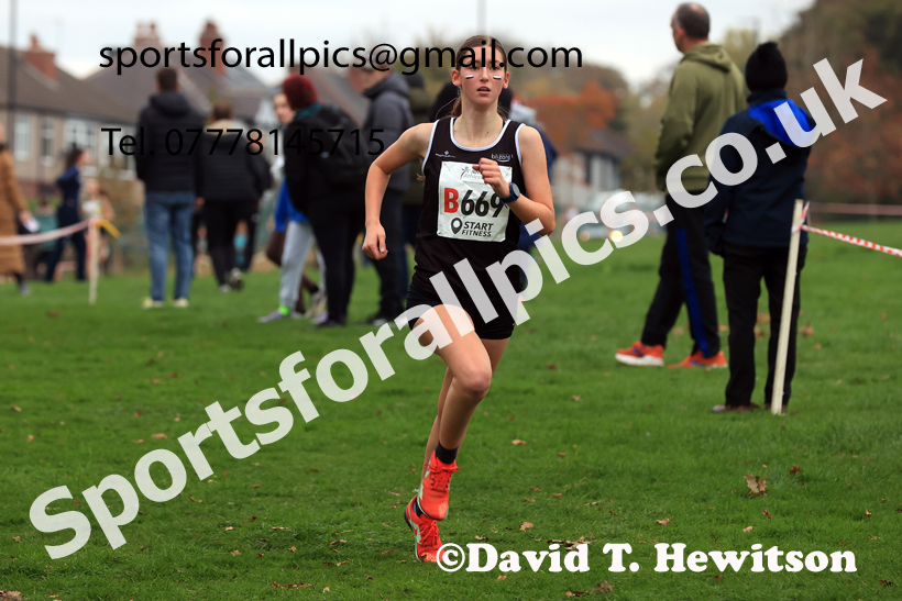 Girls Under-15s relay, 2025 Northern Cross Country Relays, Graves Park, Sheffield. Photo: David T. Hewitson/Sports for All Pics